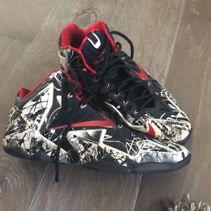 Nike LeBron "graffiti"